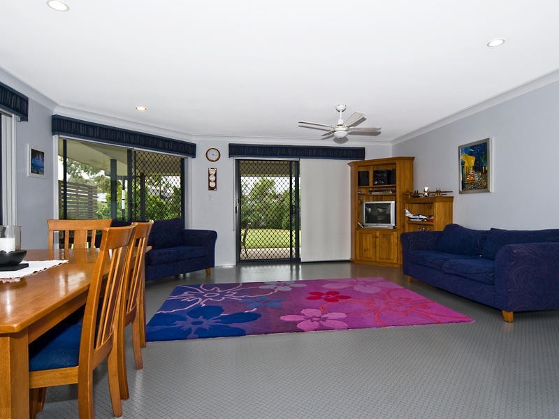 15 Oxford Pde, Pelican Waters QLD 4551