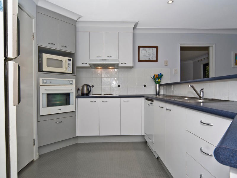 15 Oxford Pde, Pelican Waters QLD 4551