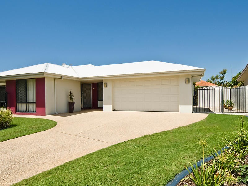 15 Oxford Pde, Pelican Waters QLD 4551