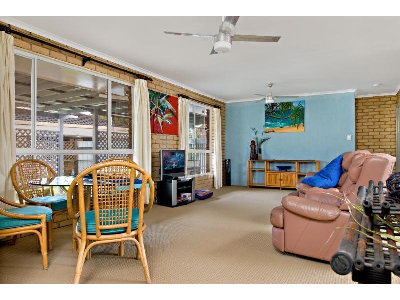 17 LAPOINYA CRES., Warana QLD 4575