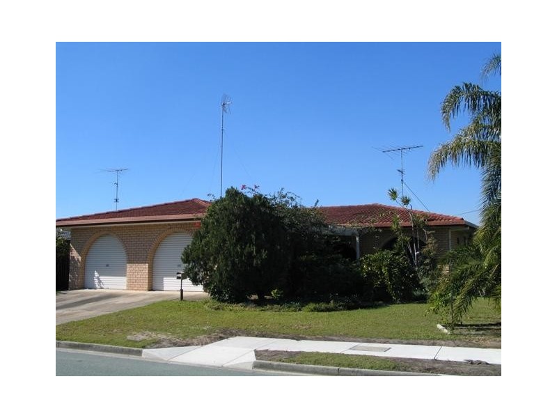 Napalle St, Warana QLD 4575