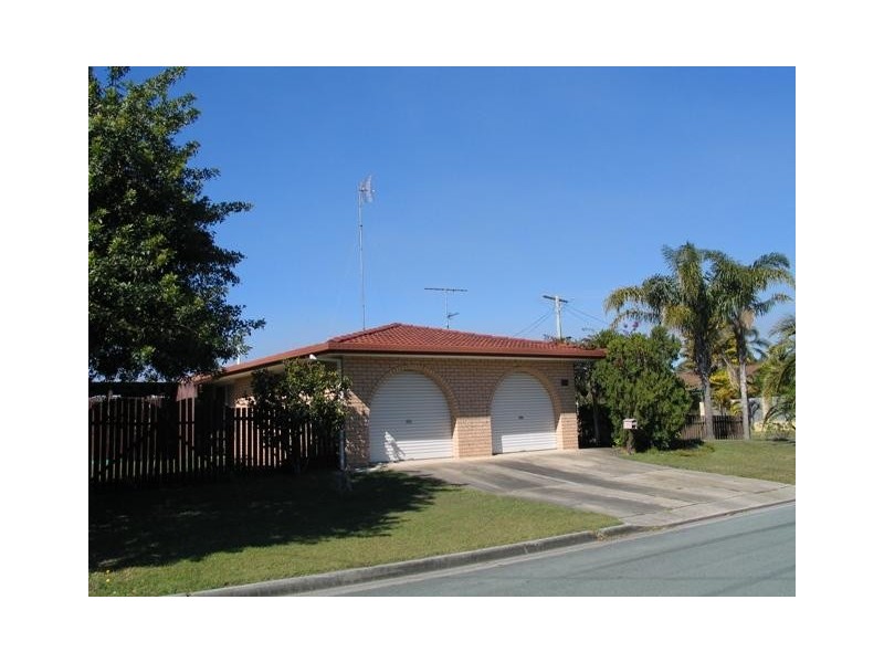 Napalle St, Warana QLD 4575
