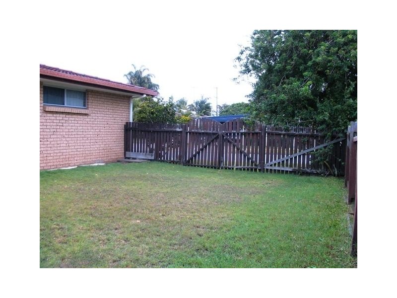 Napalle St, Warana QLD 4575