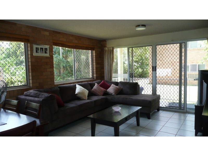 2/12 Coonowrin st, Dicky Beach QLD 4551