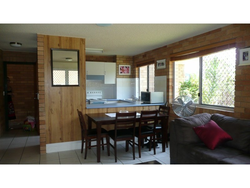 2/12 Coonowrin st, Dicky Beach QLD 4551