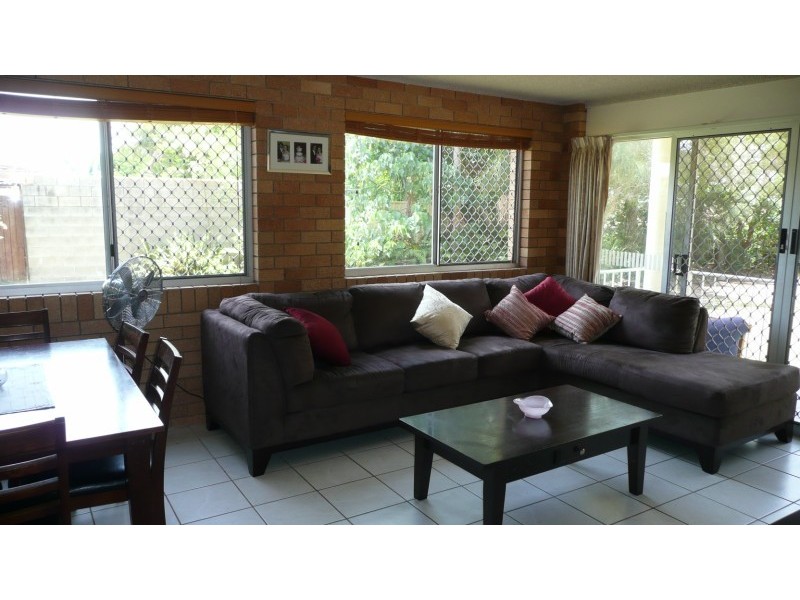 2/12 Coonowrin st, Dicky Beach QLD 4551