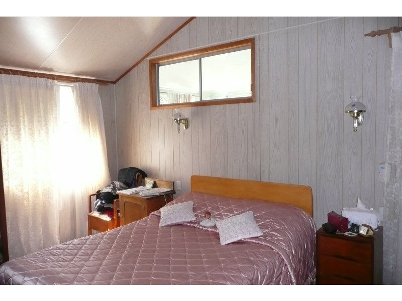 6 George st, Woodford QLD 4514