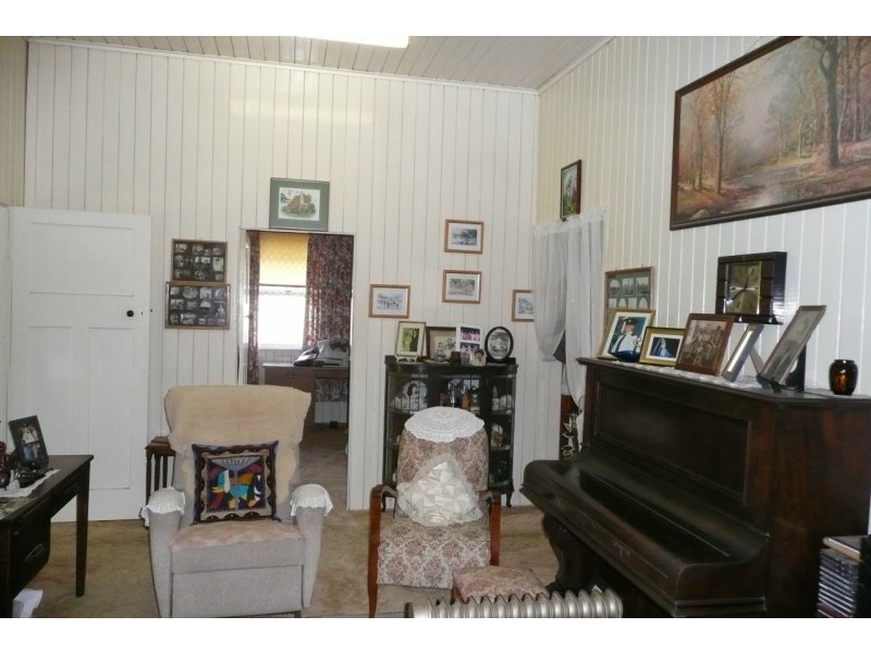 6 George st, Woodford QLD 4514