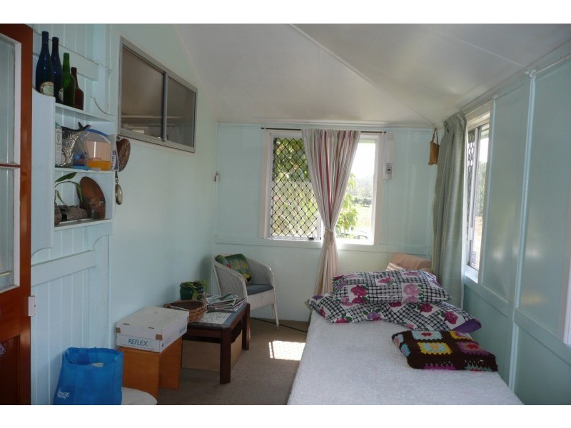 6 George st, Woodford QLD 4514