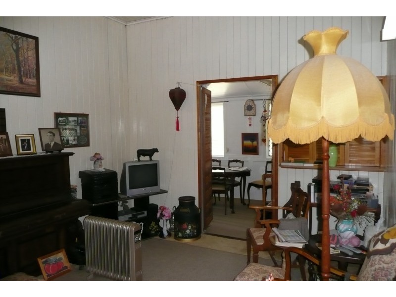 6 George st, Woodford QLD 4514