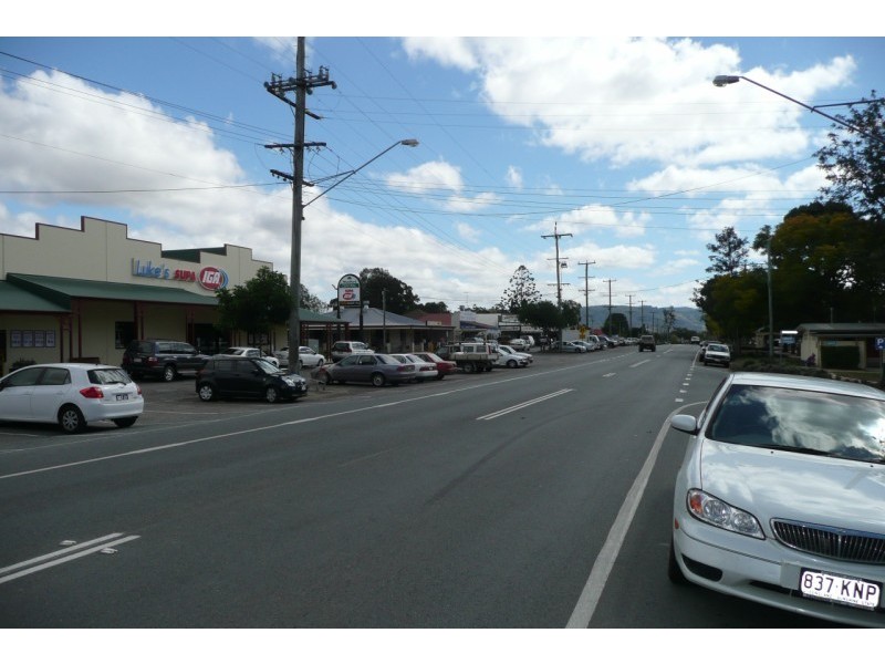 6 George st, Woodford QLD 4514