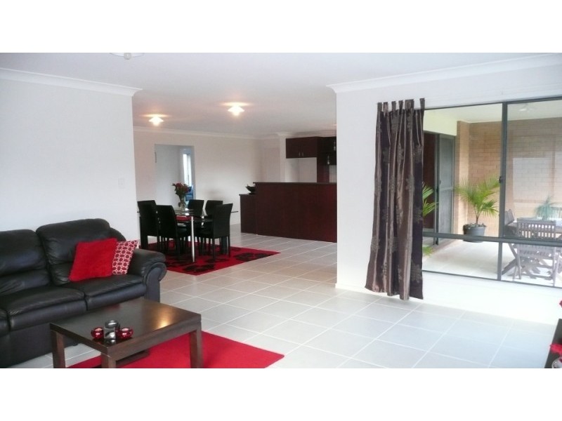 12 Heights Rd, Beerwah QLD 4519