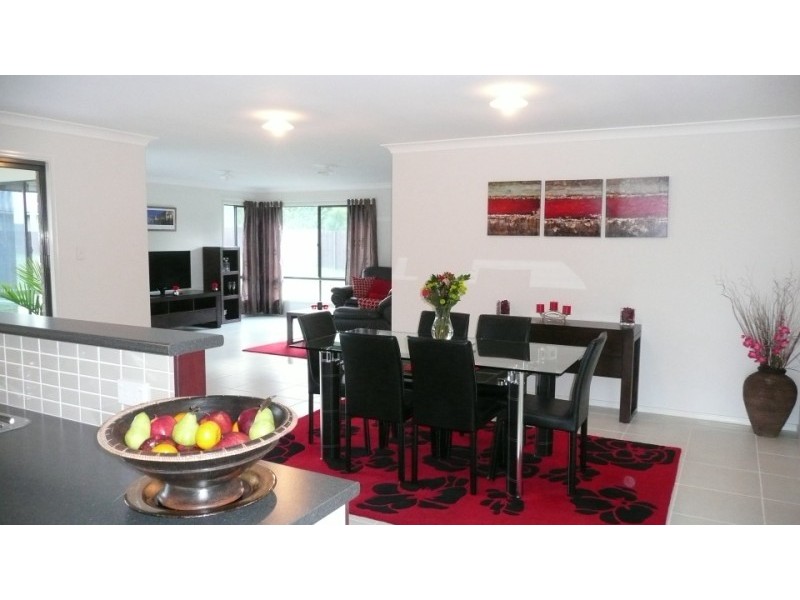 12 Heights Rd, Beerwah QLD 4519