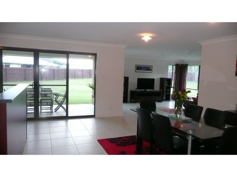12 Heights Rd, Beerwah QLD 4519