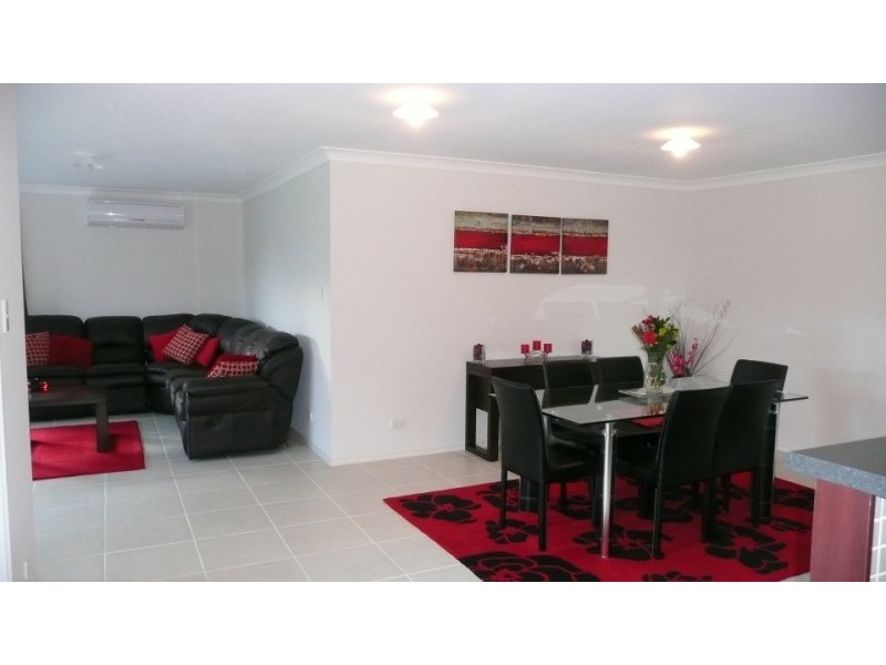 12 Heights Rd, Beerwah QLD 4519