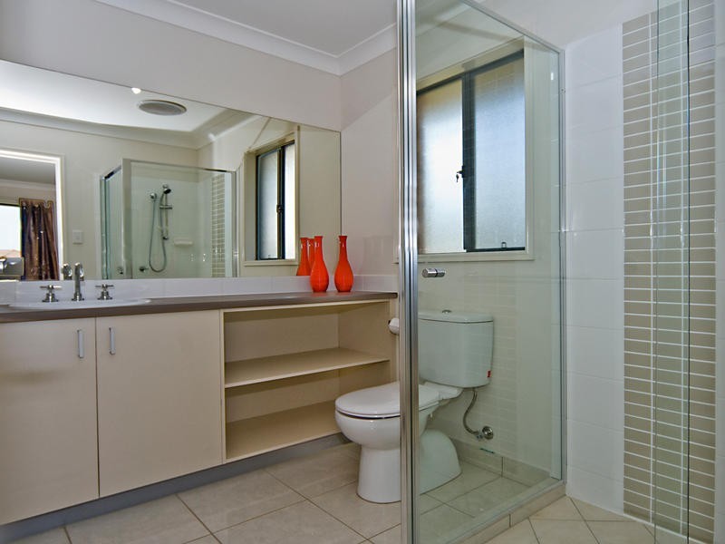 12 Heights Rd, Beerwah QLD 4519
