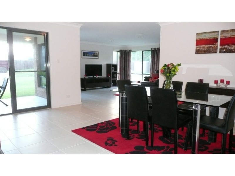 12 Heights Rd, Beerwah QLD 4519