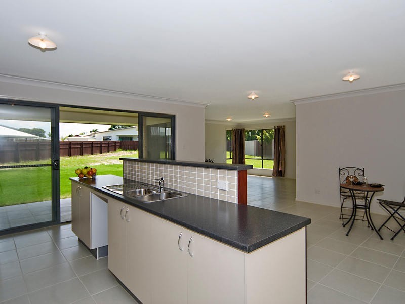 12 Heights Rd, Beerwah QLD 4519