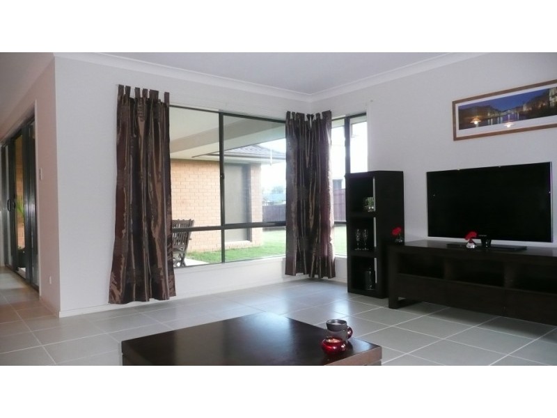 12 Heights Rd, Beerwah QLD 4519