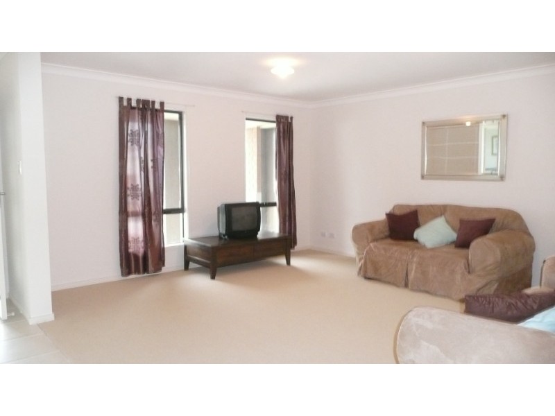 12 Heights Rd, Beerwah QLD 4519