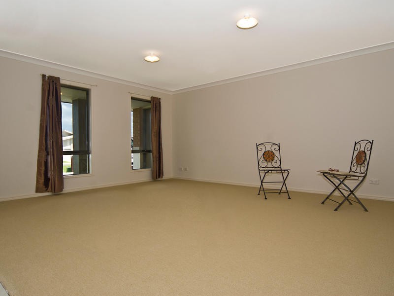 12 Heights Rd, Beerwah QLD 4519