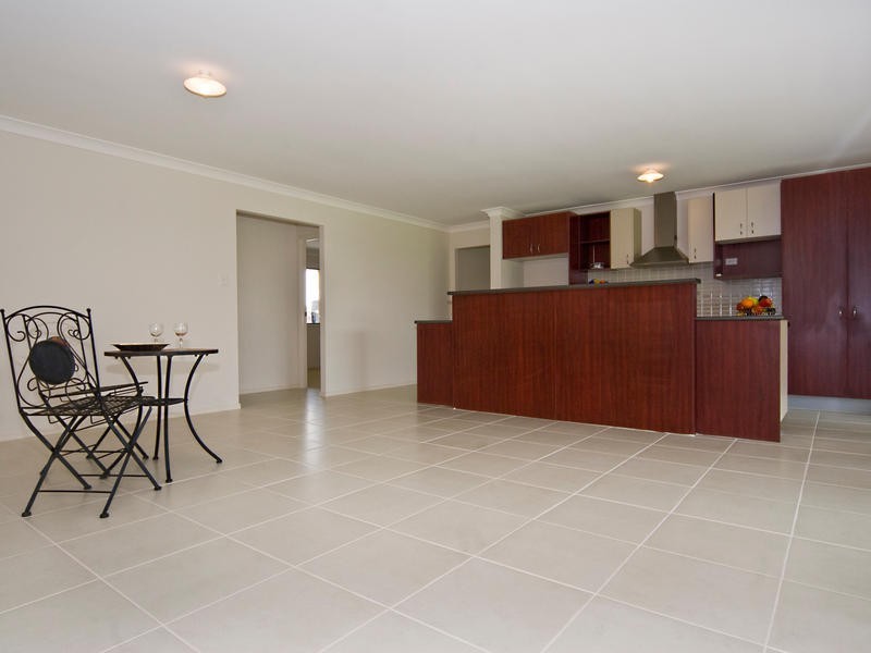 12 Heights Rd, Beerwah QLD 4519