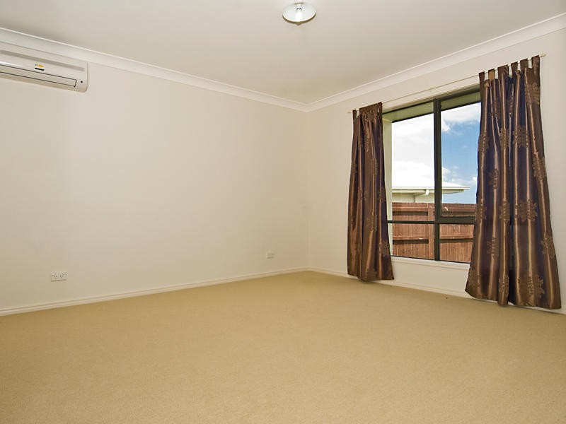 12 Heights Rd, Beerwah QLD 4519