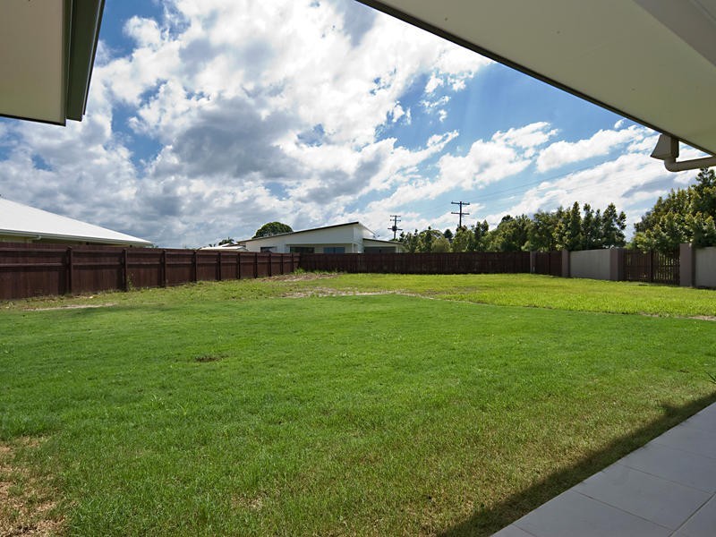 12 Heights Rd, Beerwah QLD 4519