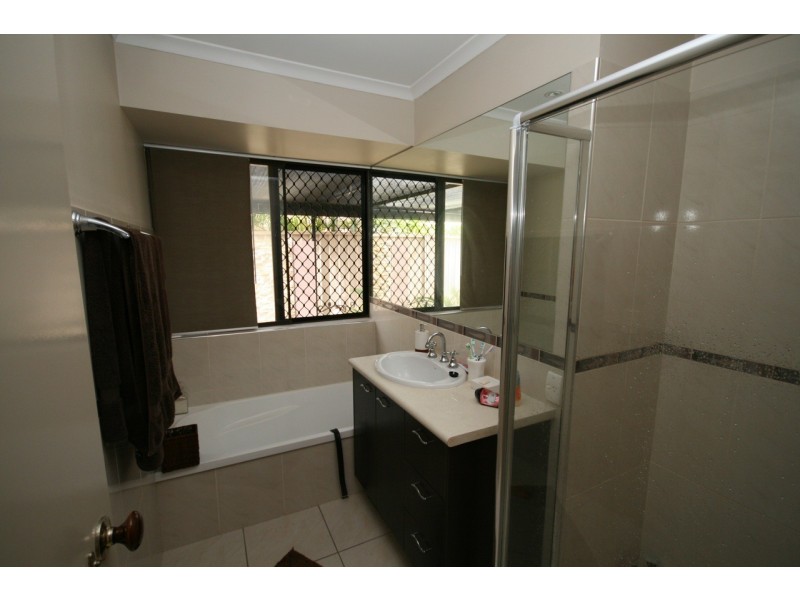 11 Kensington Drive, Minyama QLD 4575