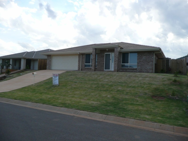 32 Kirsten Dr, Glass House Mountains QLD 4518