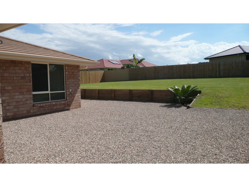 32 Kirsten Dr, Glass House Mountains QLD 4518