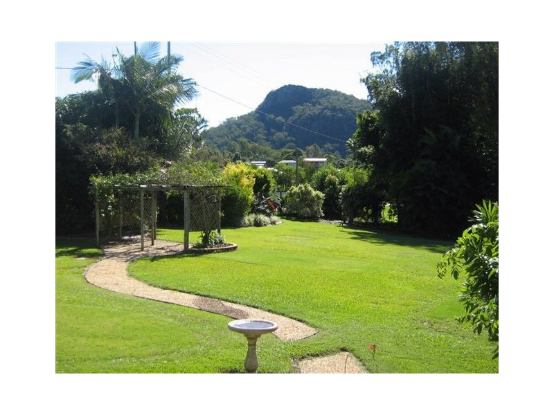 3 Hillside Rd, Glass House Mountains QLD 4518