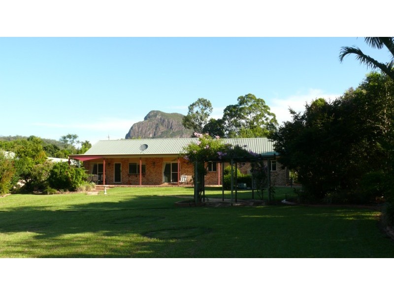 3 Hillside Rd, Glass House Mountains QLD 4518