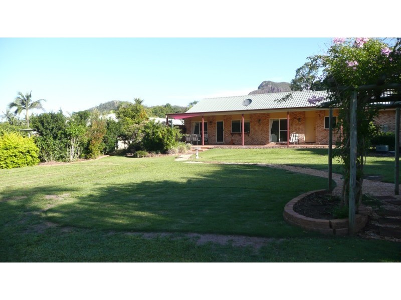 3 Hillside Rd, Glass House Mountains QLD 4518