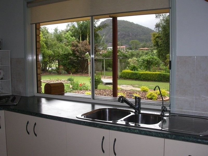 3 Hillside Rd, Glass House Mountains QLD 4518