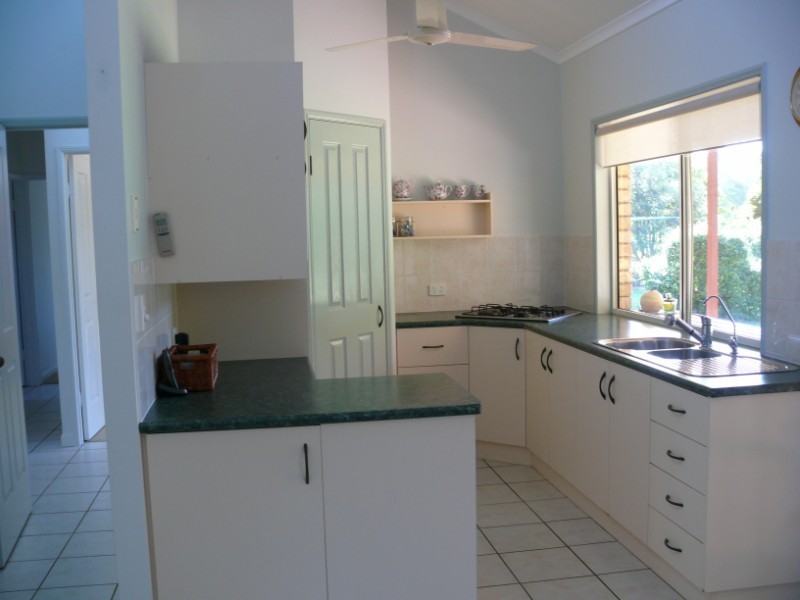 3 Hillside Rd, Glass House Mountains QLD 4518