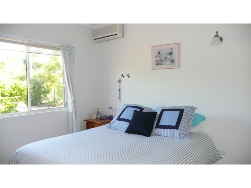 3 Hillside Rd, Glass House Mountains QLD 4518