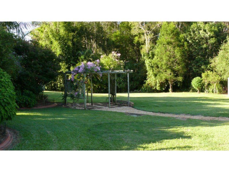 3 Hillside Rd, Glass House Mountains QLD 4518