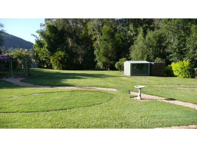 3 Hillside Rd, Glass House Mountains QLD 4518