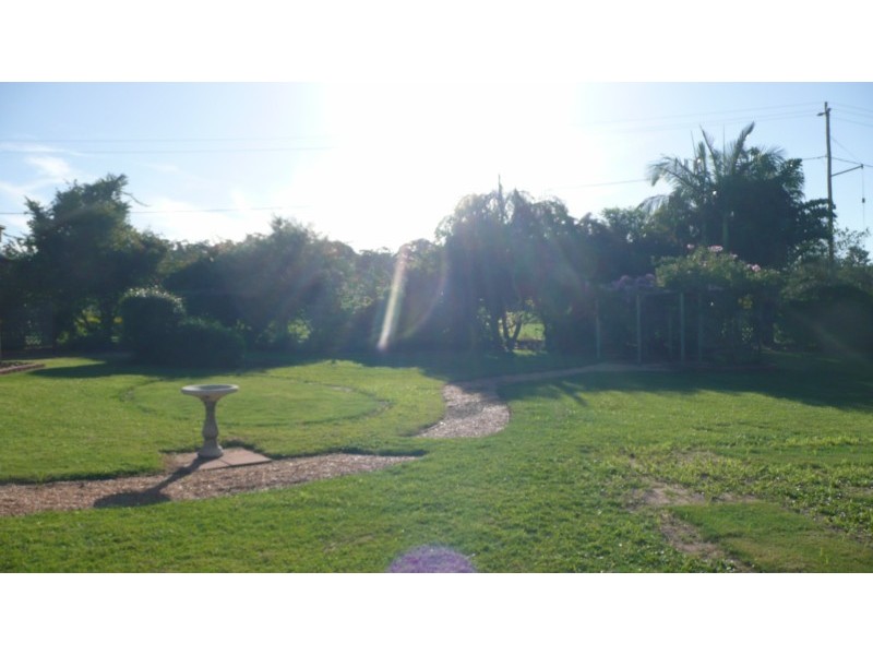 3 Hillside Rd, Glass House Mountains QLD 4518