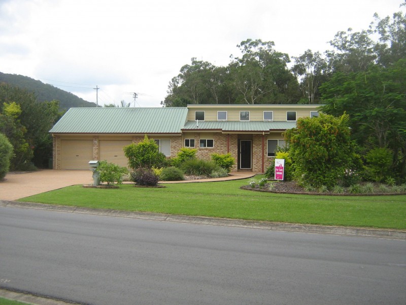 3 Hillside Rd, Glass House Mountains QLD 4518