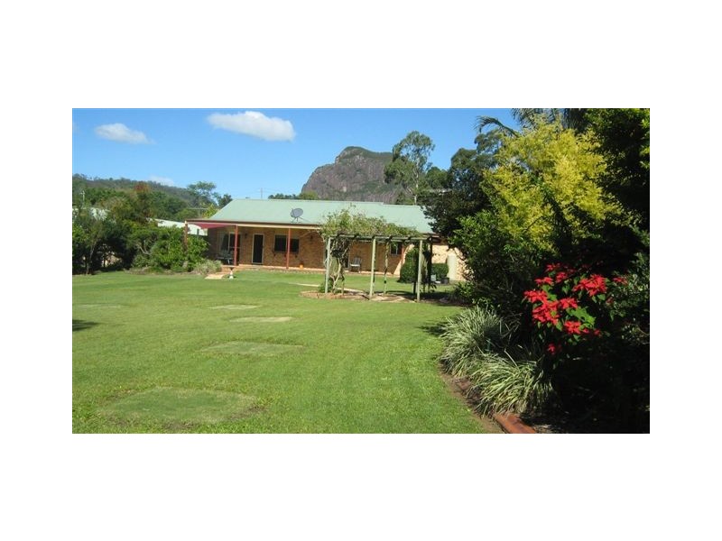 3 Hillside Rd, Glass House Mountains QLD 4518