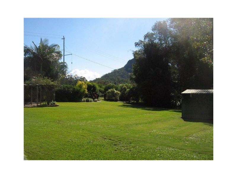 3 Hillside Rd, Glass House Mountains QLD 4518