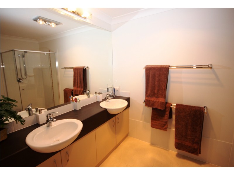 4  Cedarfield Cr, Sippy Downs QLD 4556