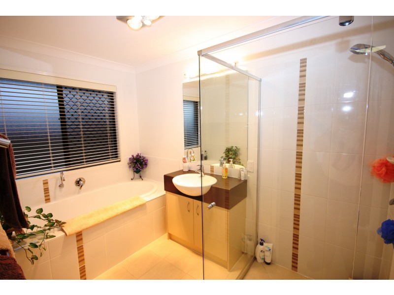 4  Cedarfield Cr, Sippy Downs QLD 4556