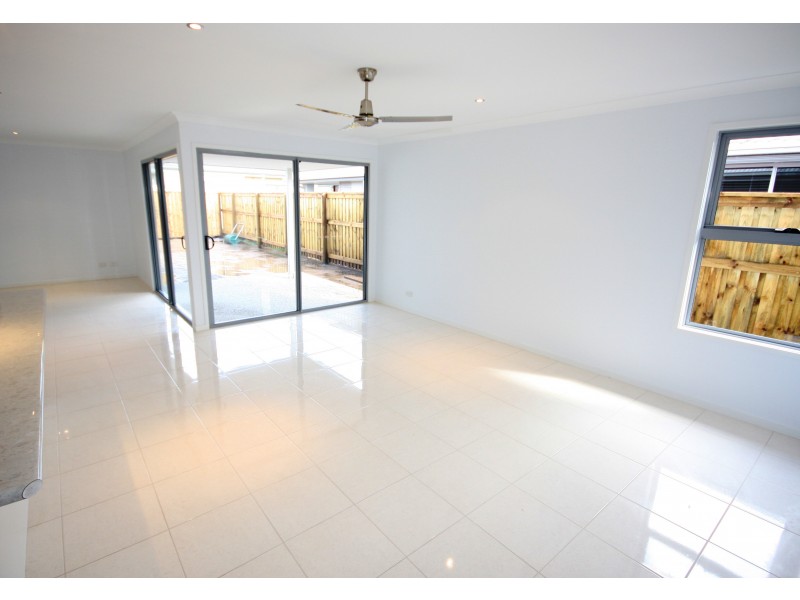 14 Cedarfield Cr, Sippy Downs QLD 4556