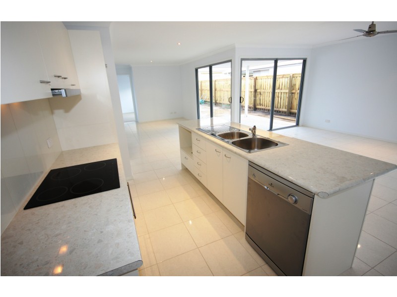 14 Cedarfield Cr, Sippy Downs QLD 4556