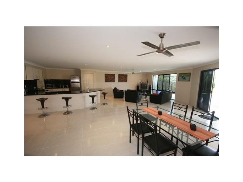 8 FAIRWAY PDE, Peregian Springs QLD 4573