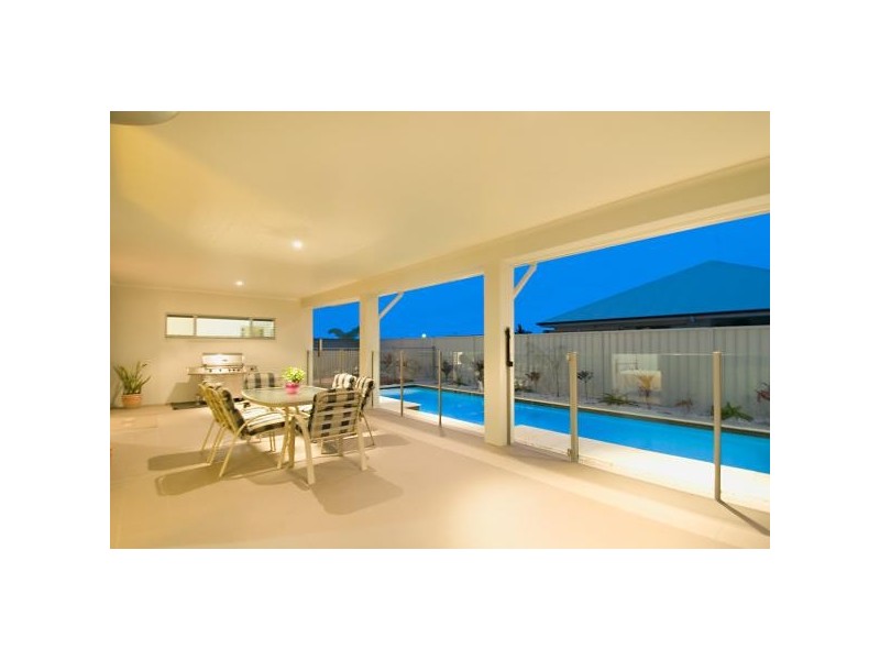 4 Flitcroft Place, Pelican Waters QLD 4551