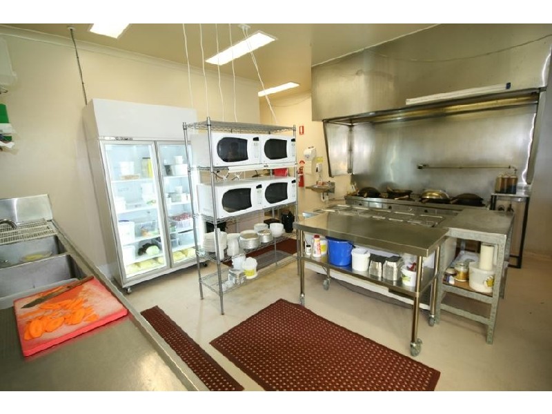 98-100 Alexandra Parade, Alexandra Headland QLD 4572